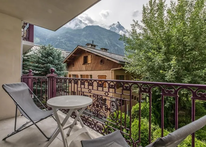 Villa Vallet- Newly Renovated 2 Bedroom Nestled Just Off The Main Street