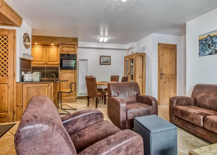 Villa Vallet- Newly Renovated 2 Bedroom Nestled Just Off The Main Street