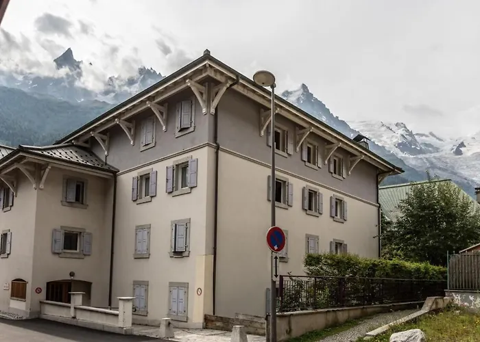 Villa Vallet- Newly Renovated 2 Bedroom Nestled Just Off The Main Street